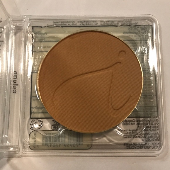 autumn PurePressed Base Foundation - Picture 1 of 3